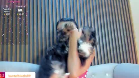 Snapshot of laura_aristizabal_19 chatting on February 1, 7:44 pm Laura online show from February 1, 7:44 pm
