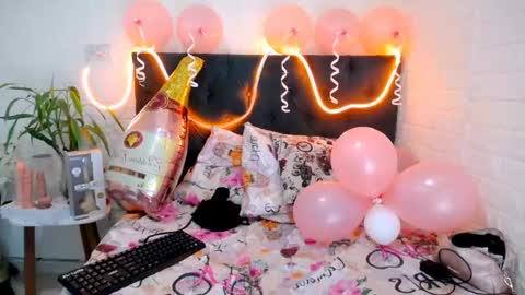 Snapshot of laura_candy02 chatting on April 30, 3:07 pm LAURA online show from April 30, 3:07 pm