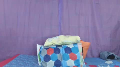 Snapshot of laura_candy12 chatting on December 18, 5:42 pm Laura online show from December 18, 5:42 pm