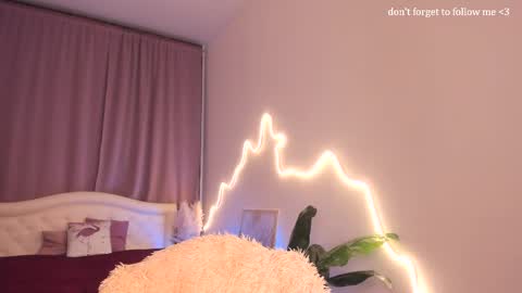 Laura online show from February 7, 10:24 pm