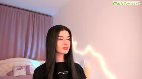 Laura online show from April 5, 9:23 pm