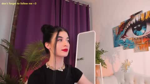 Snapshot of laura_coy chatting on June 11, 12:32 am Laura online show from June 11, 12:32 am