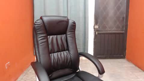 CALL ME LOVE  LAURA online show from February 18, 3:10 am