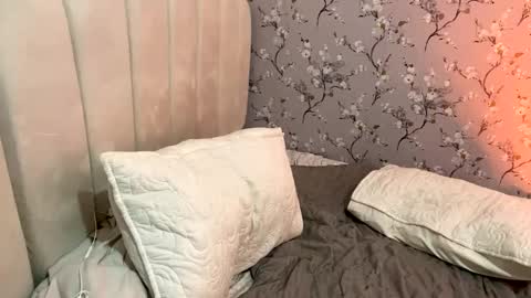 laura online show from February 8, 2:26 am