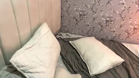 laura online show from February 12, 5:05 am