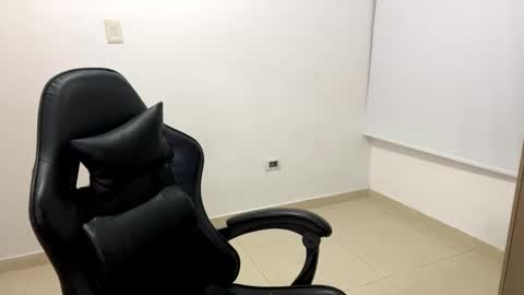 laura online show from October 11, 12:32 am