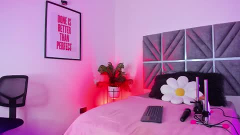 laura_dicardy online show from March 26, 8:25 pm