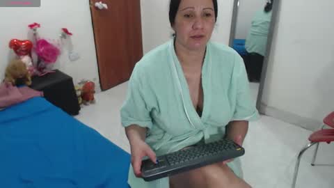 laura_foxx2379 online show from September 15, 11:49 pm