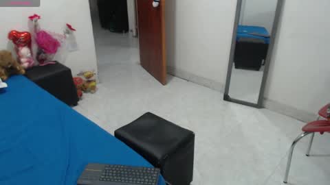 laura_foxx2379 online show from September 30, 2:05 am