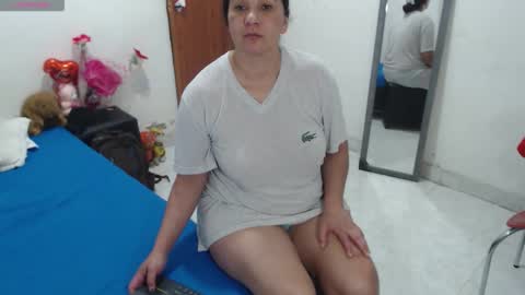 laura_foxx2379 online show from October 3, 12:40 am