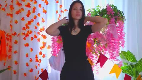 Snapshot of laura_halle chatting on November 8, 8:03 am laura online show from November 8, 8:03 am