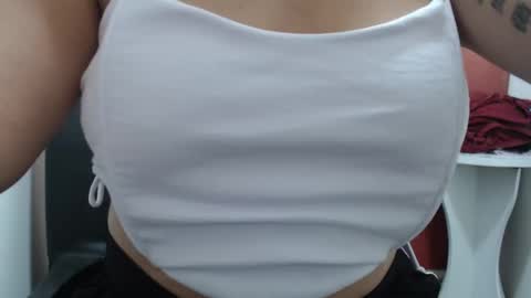 Snapshot of laura_hotyy chatting on September 20, 1:23 pm  Laura  online show from September 20, 1:23 pm