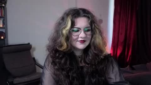 Snapshot of laura_karamazov chatting on September 27, 9:47 am Miss Laura online show from September 27, 9:47 am
