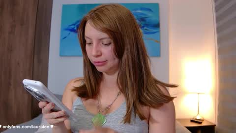 Snapshot of laura_lee chatting on February 20, 1:35 am Laura Lee. online show from February 20, 1:35 am