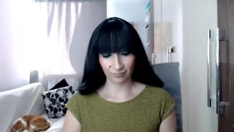 Laura online show from November 17, 9:09 pm