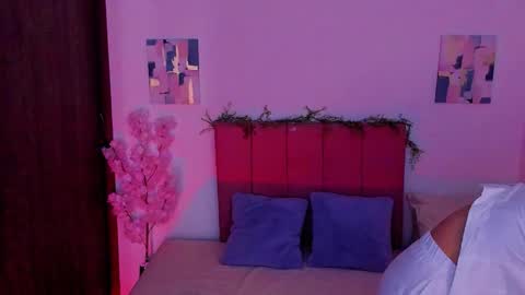 Laura Rose online show from October 24, 5:31 pm