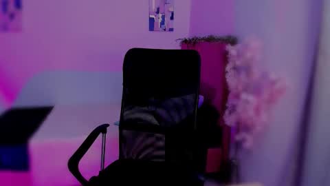 Laura Rose online show from November 15, 6:48 pm