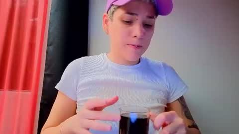 Snapshot of laura_r23 chatting on July 9, 8:13 pm Laura Rose online show from July 9, 8:13 pm