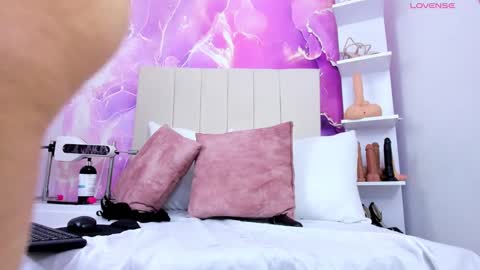 Laura Smith online show from January 21, 8:43 pm