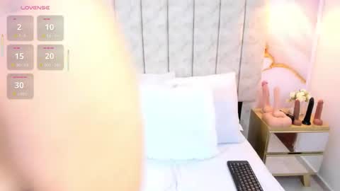 Laura Smith online show from September 13, 11:04 pm