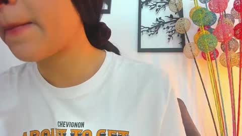 LAURA SOE online show from February 12, 3:16 pm