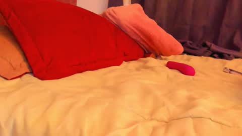 LAURA SOE online show from September 25, 6:55 pm