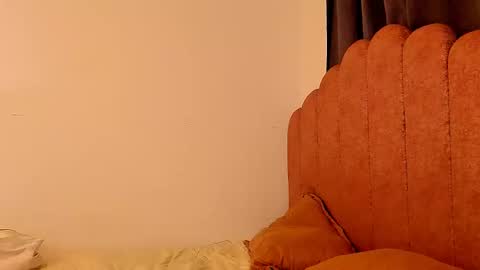 LAURA SOE online show from January 12, 7:02 am