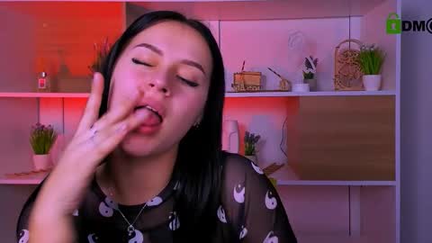 laura_sween online show from October 26, 8:15 pm