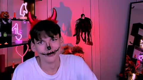 laura_sween online show from October 27, 9:30 pm