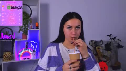 laura_sween online show from October 29, 8:43 pm