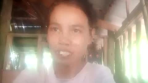 Snapshot of laura_sweet063 chatting on July 15, 6:51 am Laura online show from July 15, 6:51 am