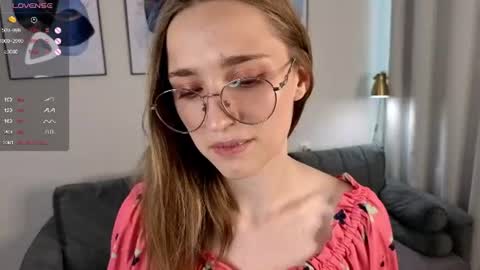 Snapshot of lauracollins__ chatting on June 10, 2:16 pm May online show from June 10, 2:16 pm