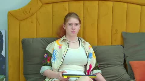 Laura online show from May 6, 5:07 pm