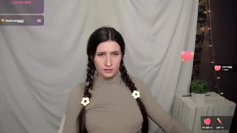 Snapshot of lauradre_ chatting on December 3, 11:01 am Laura online show from December 3, 11:01 am