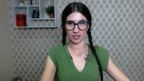 Laura online show from November 5, 11:43 am