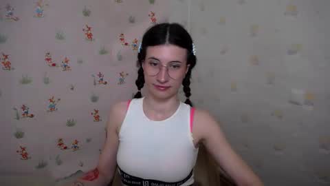 Snapshot of lauradre_ chatting on April 28, 5:45 am Laura online show from April 28, 5:45 am