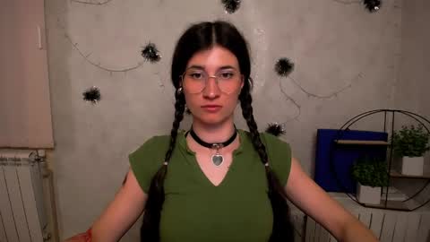 Snapshot of lauradre_ chatting on May 9, 6:07 am Laura online show from May 9, 6:07 am