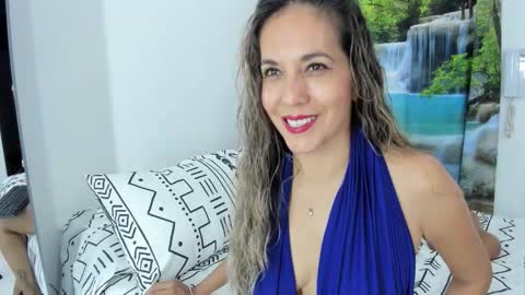 Snapshot of laurafarrely chatting on January 19, 8:51 am Laura online show from January 19, 8:51 am