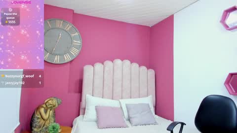 Laura Glowing online show from January 31, 3:30 am