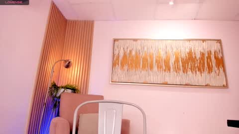 Snapshot of laurah_hill chatting on December 7, 4:36 pm Lau online show from December 7, 4:36 pm