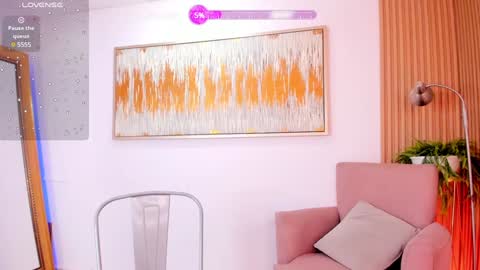 Snapshot of laurah_hill chatting on January 15, 7:44 pm Lau online show from January 15, 7:44 pm