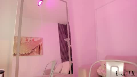 Snapshot of laurah_hill chatting on September 11, 12:05 pm Lau online show from September 11, 12:05 pm