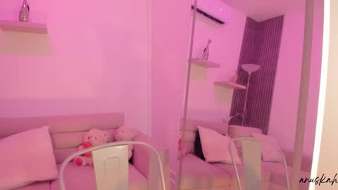 Snapshot of laurah_hill chatting on September 13, 12:05 pm Lau online show from September 13, 12:05 pm