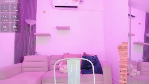 Snapshot of laurah_hill chatting on October 1, 12:11 pm Lau online show from October 1, 12:11 pm