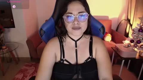 Snapshot of laurahawkes chatting on January 24, 12:42 am laura online show from January 24, 12:42 am