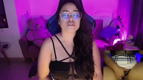 Snapshot of laurahawkes chatting on March 1, 5:31 am laura online show from March 1, 5:31 am