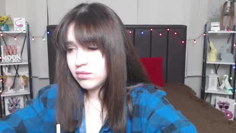 LauraHlot online show from February 10, 6:45 pm