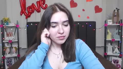 LauraHlot online show from February 12, 10:15 pm