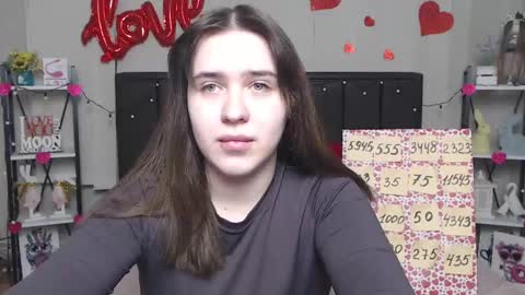 LauraHlot online show from March 1, 9:15 pm