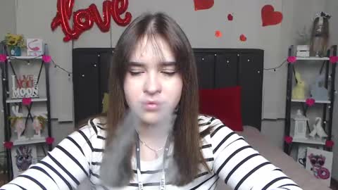 LauraHlot online show from March 8, 9:50 am